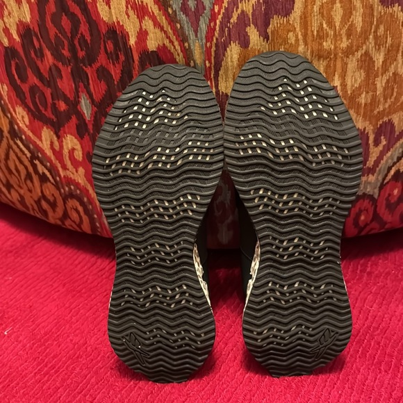 Reebok Women's Zig Dynamica Running Shoe, Black/Rose Gold/Chalk - Picture 5 of 6